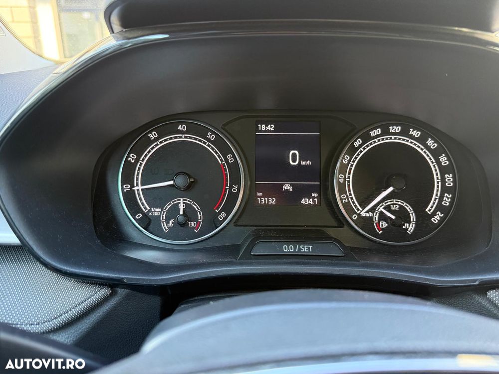 SKODA Fabia 2022 — imagine 5
