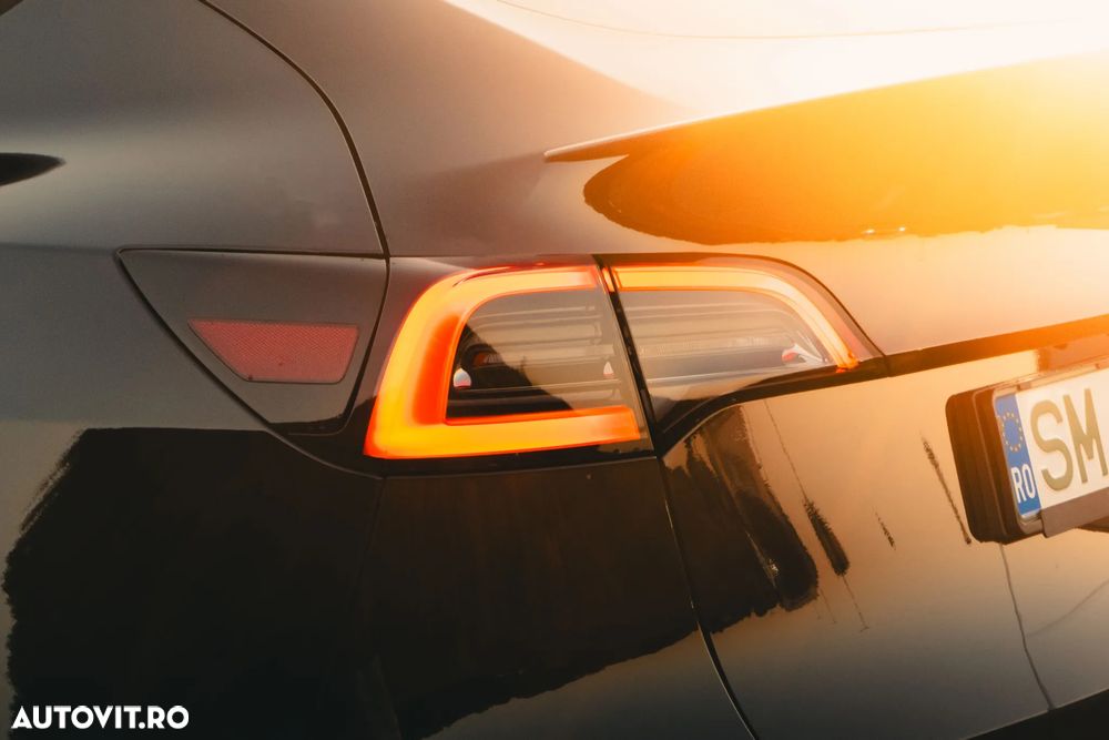 Tesla Model Y AWD Performance - 3