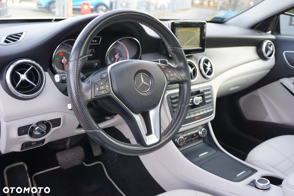 Mercedes-Benz GLA 250 4-Matic - 12