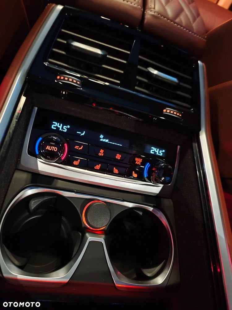 BMW Seria 7 750Li xDrive - 33