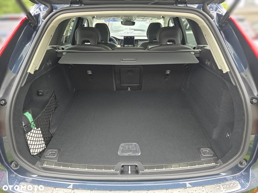 Volvo XC 60 B5 B AWD Plus Dark - 5