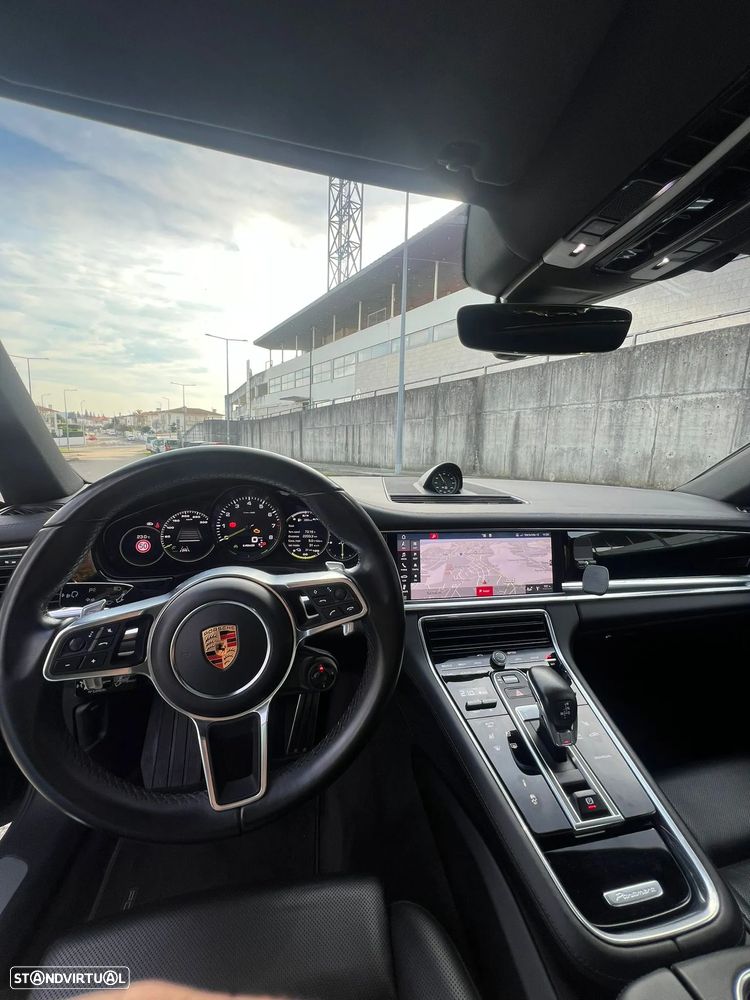 Porsche Panamera 4 E-Hybrid - 12
