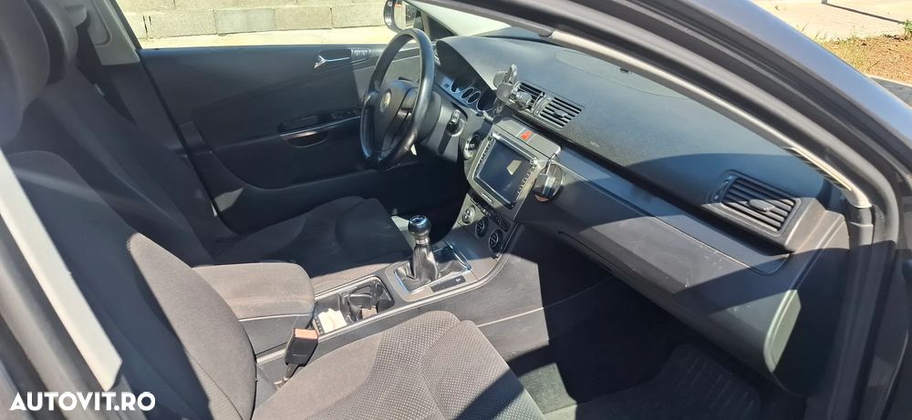 Volkswagen Passat 2.0 TDI Comfortline DPF 4Motion - 6