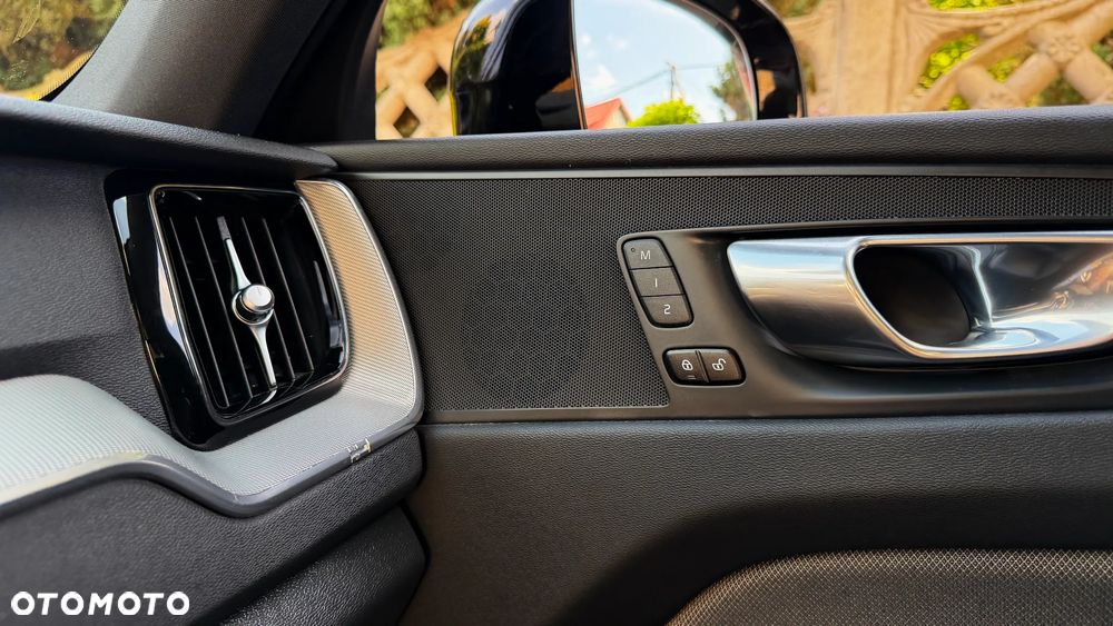 Volvo XC 60 B4 D AWD Ultimate Bright - 30
