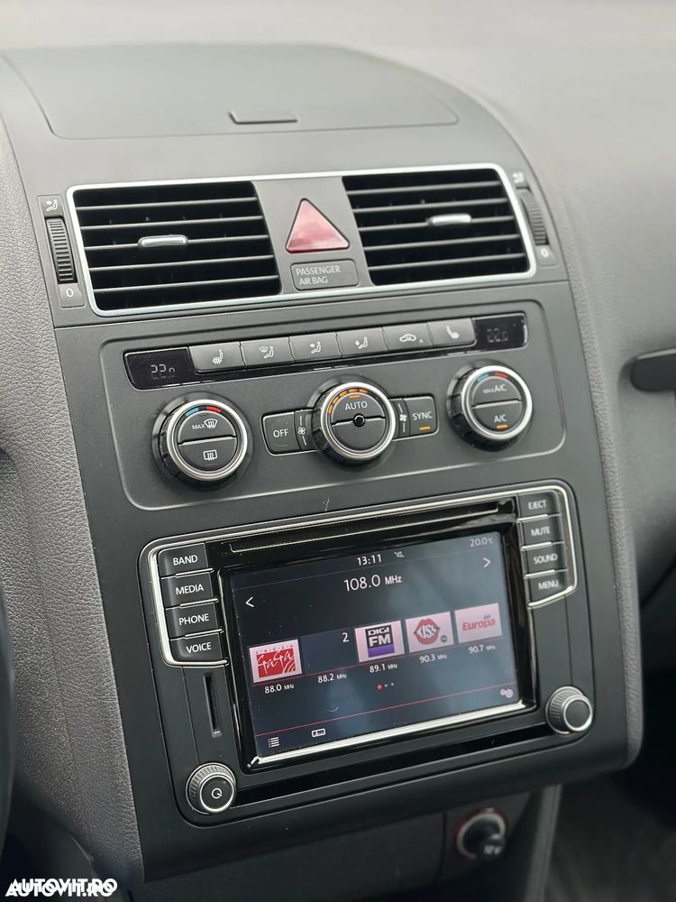 Volkswagen Touran - 28