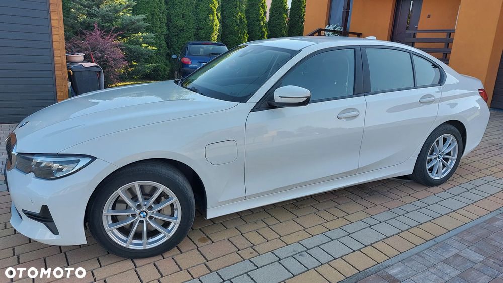 BMW Seria 3 330e - 2