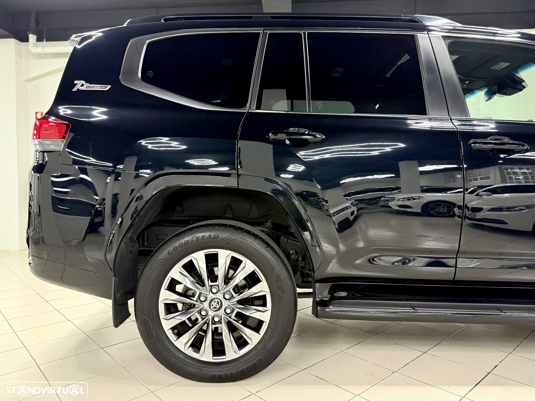 Toyota Land Cruiser - 7