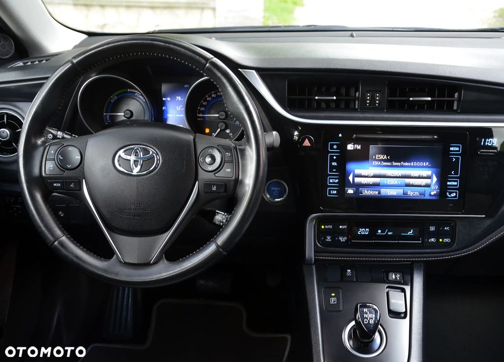 Toyota Auris Hybrid 135 Prestige - 26