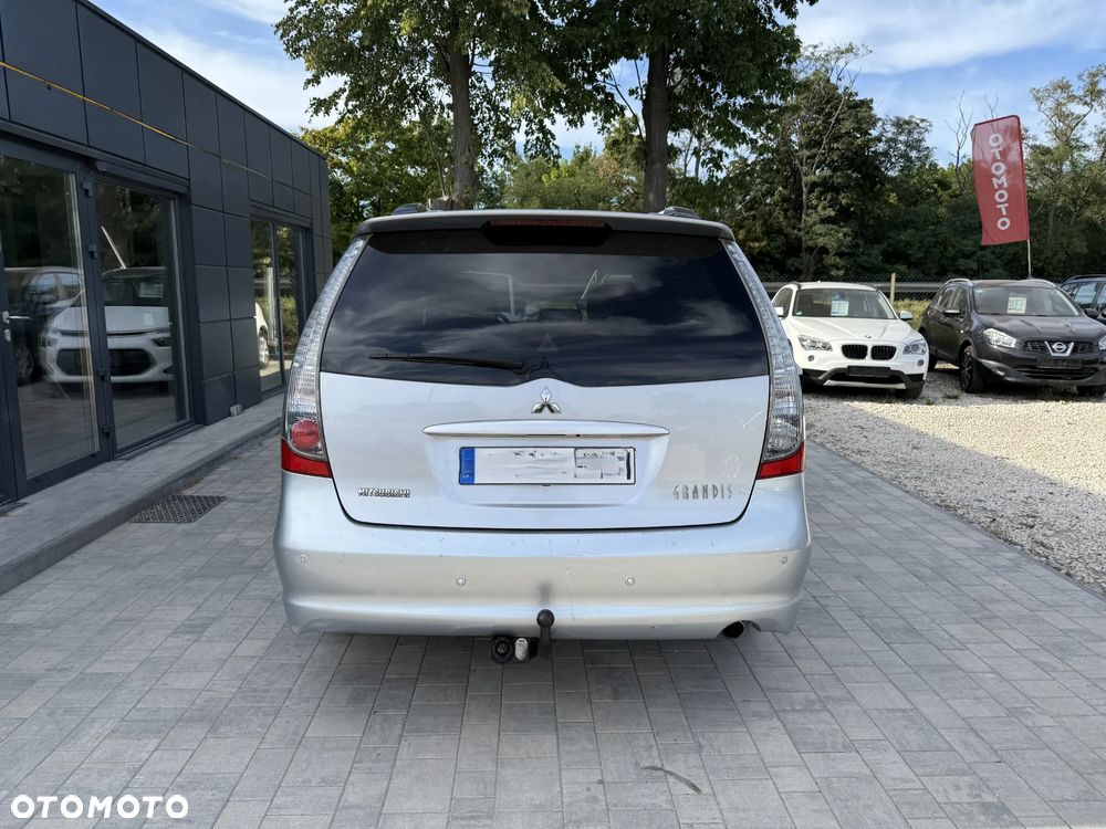 Mitsubishi Grandis 2.4 Inform - 15