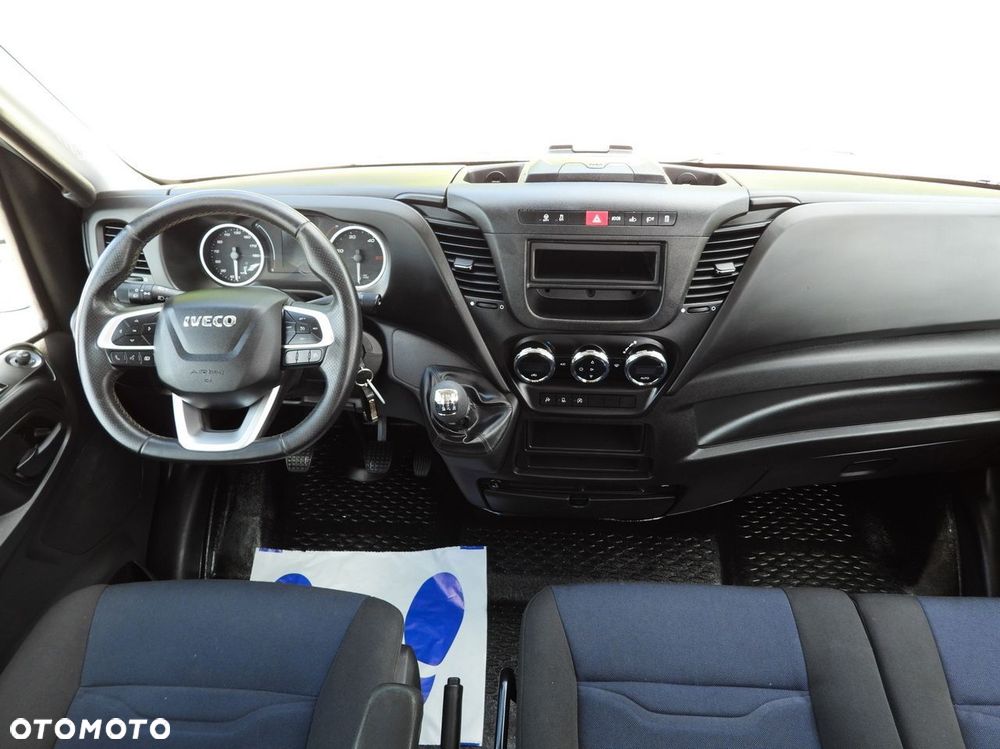 Iveco DAILY 35C16 FURGON BRYGADÓWKA 6 MIEJSC TEMPOMAT BLIŹNIACZE KOŁA KLIMATYZACJA  160KM - 24
