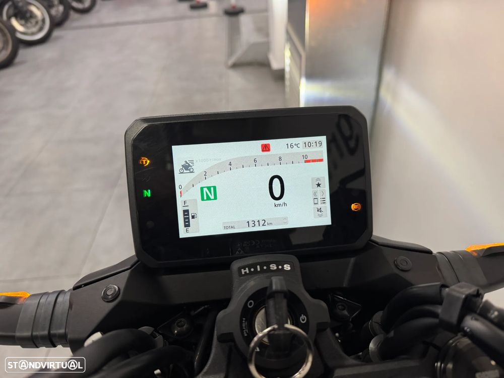 Honda CB 750 Hornet - 6