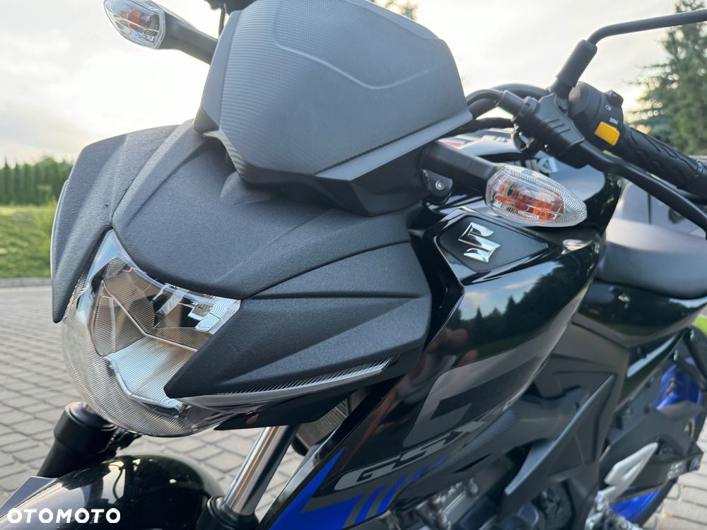 Suzuki GSX - 13