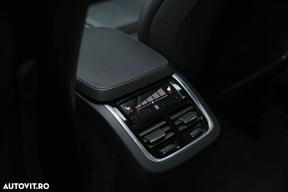 Volvo XC 90 B5 MHEV AWD 7 locuri Ultimate Bright - 32