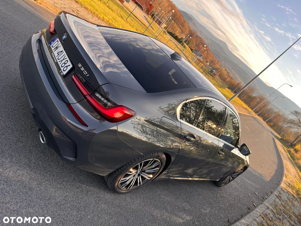 BMW Seria 3 330i xDrive M Sport sport - 2