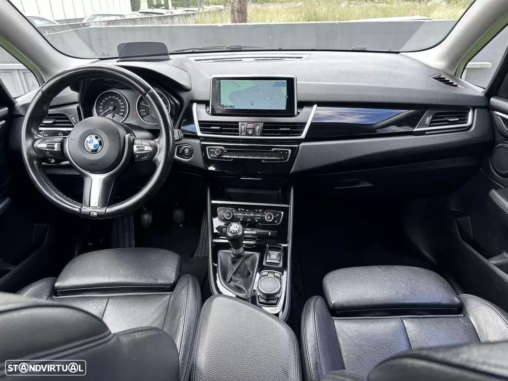 BMW 218 Active Tourer d Line Sport - 40