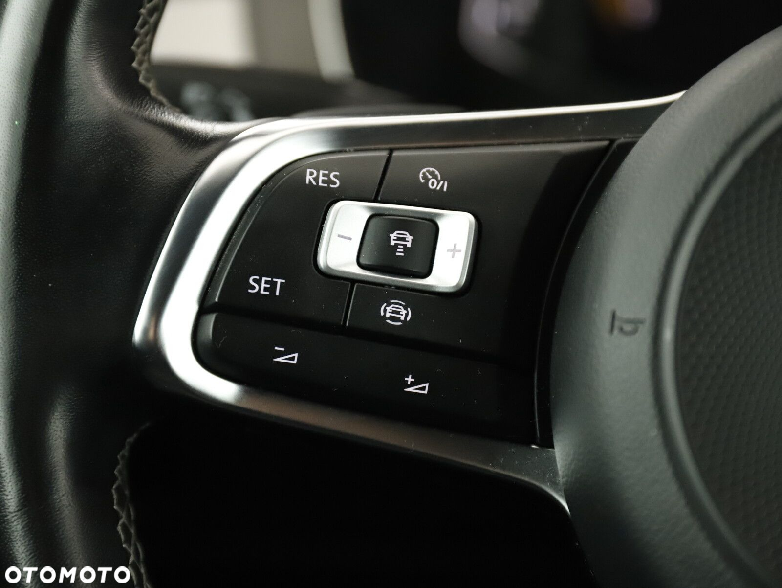 Volkswagen Arteon 2.0 TDI 4Motion SCR R-Line DSG - 11