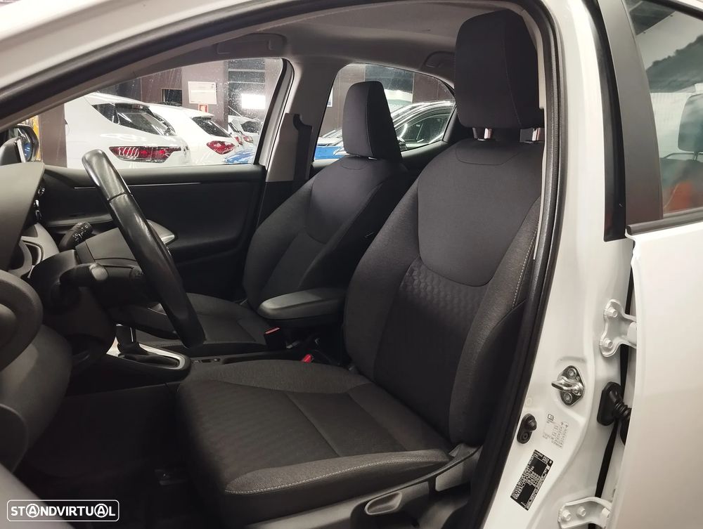 Toyota Yaris 1.5 HDF Comfort Plus - 14