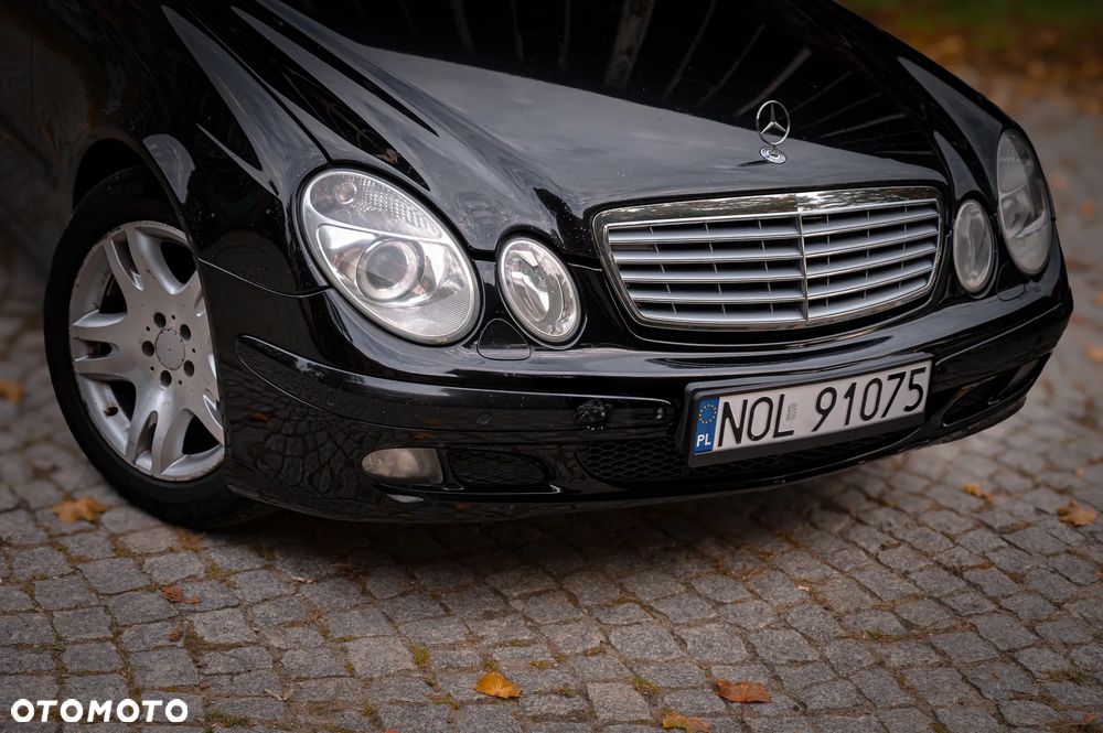 Mercedes-Benz E-Class 2004 photo 2