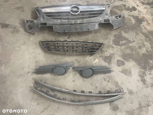 OPEL CORSA D GRIL ATRAPA PRZED LIFTEM