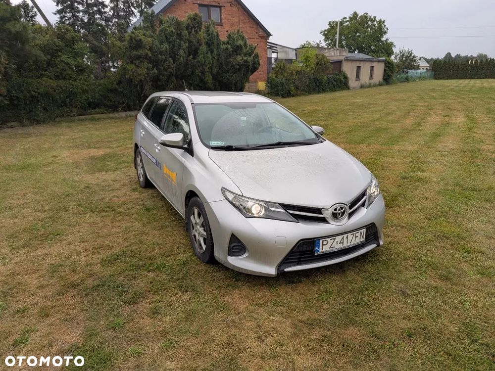Toyota Auris 2013 photo 2
