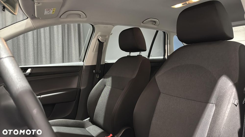 Skoda RAPID Spb 1.0 TSI Active - 11