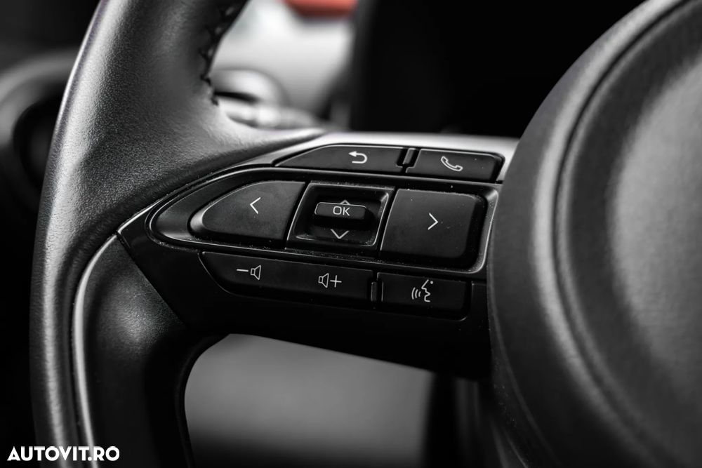 Toyota Yaris Cross 1.5 VVT-i HSD 116 4x2 HEV Business - 13