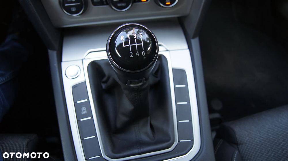 Volkswagen Passat 2.0 TDI (BlueMotion Technology) Comfortline - 19