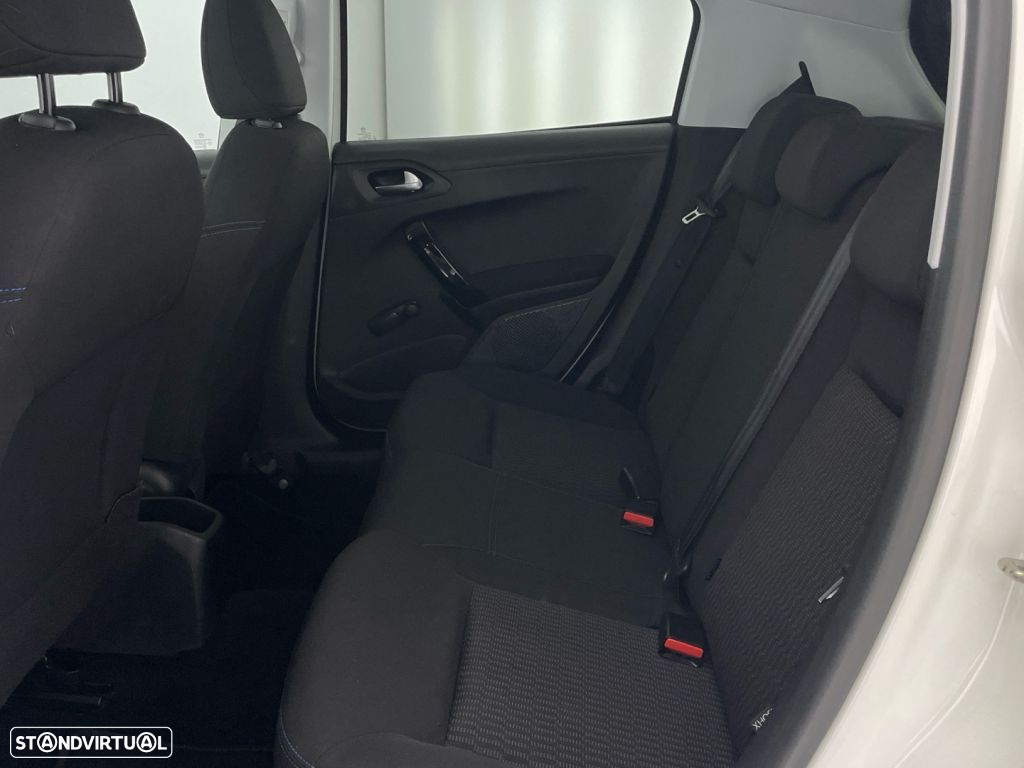 Peugeot 208 1.2 PureTech Active - 12