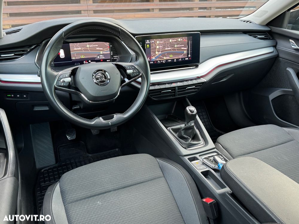 Skoda Octavia Combi 2.0 TDI Sportline - 32