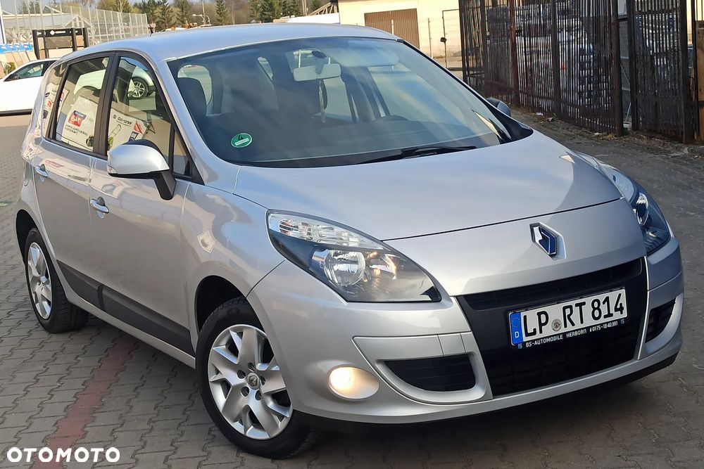 Renault Scenic 1.6 16V 110 TomTom Edition - 1