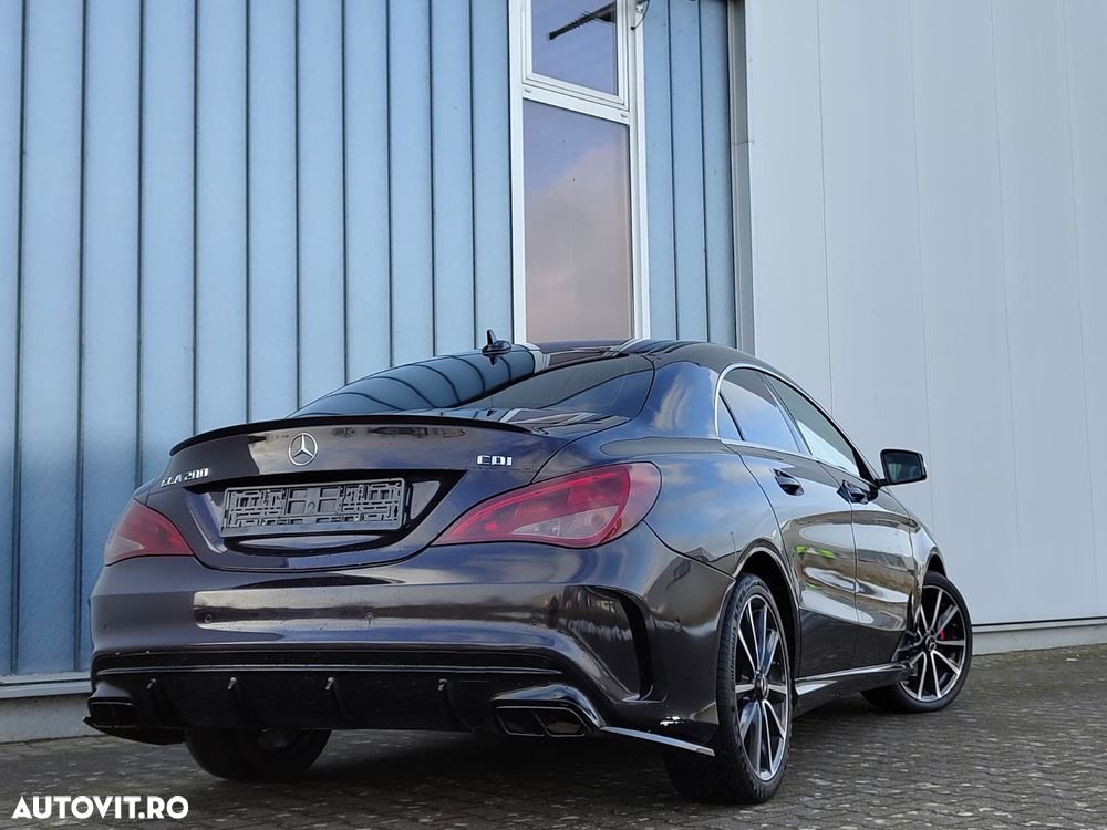 Mercedes-Benz CLA d Shooting Brake 7G-DCT AMG Line - 12