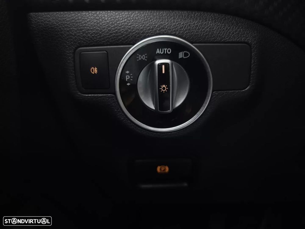 Mercedes-Benz A 180 d AMG Line - 28