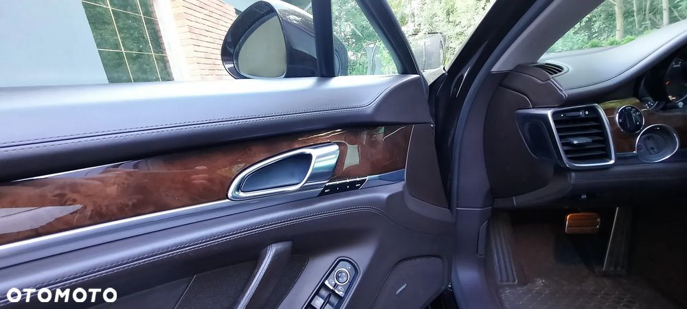Porsche Panamera 4S - 16