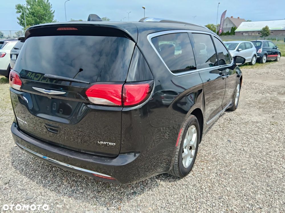 Chrysler Pacifica - 14