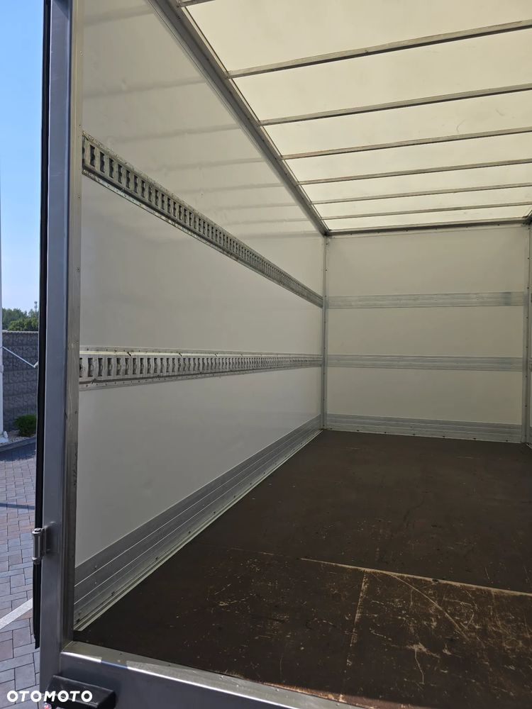 Renault MASTER KONTENER 8 PALET Dłu-4,31cm  Sze-2,11cm  Wys-2,26cm WZMOCNIONE TYLNE ZAWIESZENIE SILNIK 2.3 164KM 144 Tyś Km SERWIS DO OSTATNIEGO Km SALON POLSKA BOGATA OPCJA WYPOSAŻENIA LEDY HALOGENY TEMPOMAT FOTEL KIEROWCY PNEŁMATYCZNY KLIMATYZACJA NOWE OPONY MICHELIN - 18