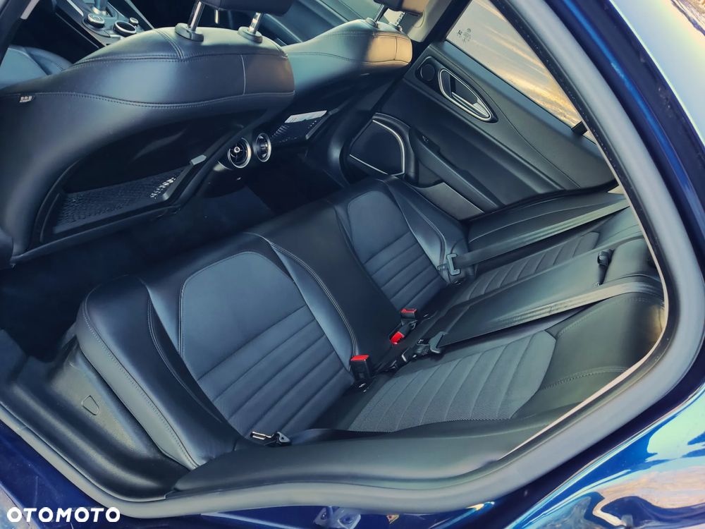 Alfa Romeo Giulia 2.0 Turbo TI - 11