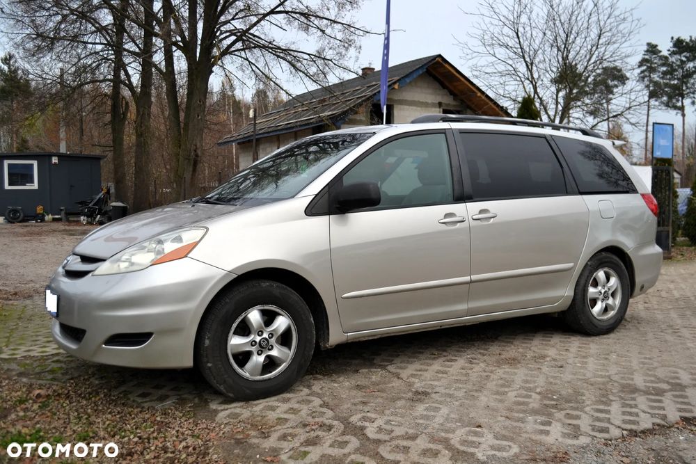 Toyota Sienna 3.3 LE AWD - 2