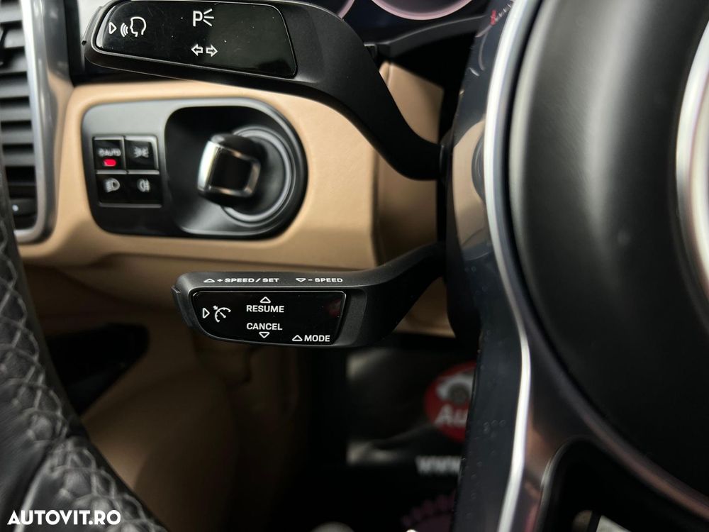 Porsche Cayenne - 24