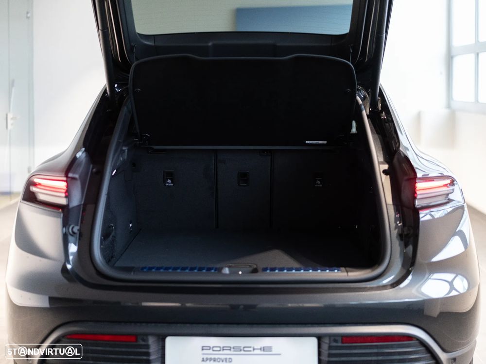 Porsche Macan Electric 4 - 12