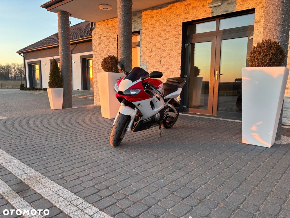Yamaha R6 - 1