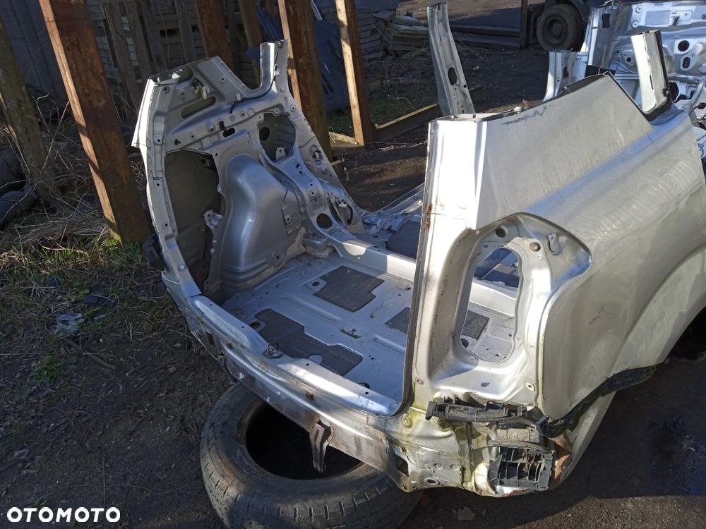 CAŁY TYŁ PAS TYLNY Z WANNĄ I BŁOTNIKAMI TOYOTA COROLLA VERSO 04-09 - 1
