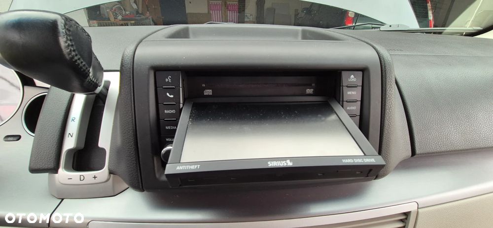Volkswagen Routan - 13