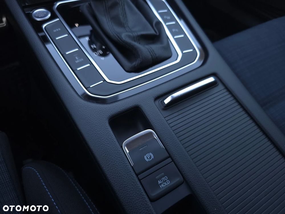 Volkswagen Passat - 21