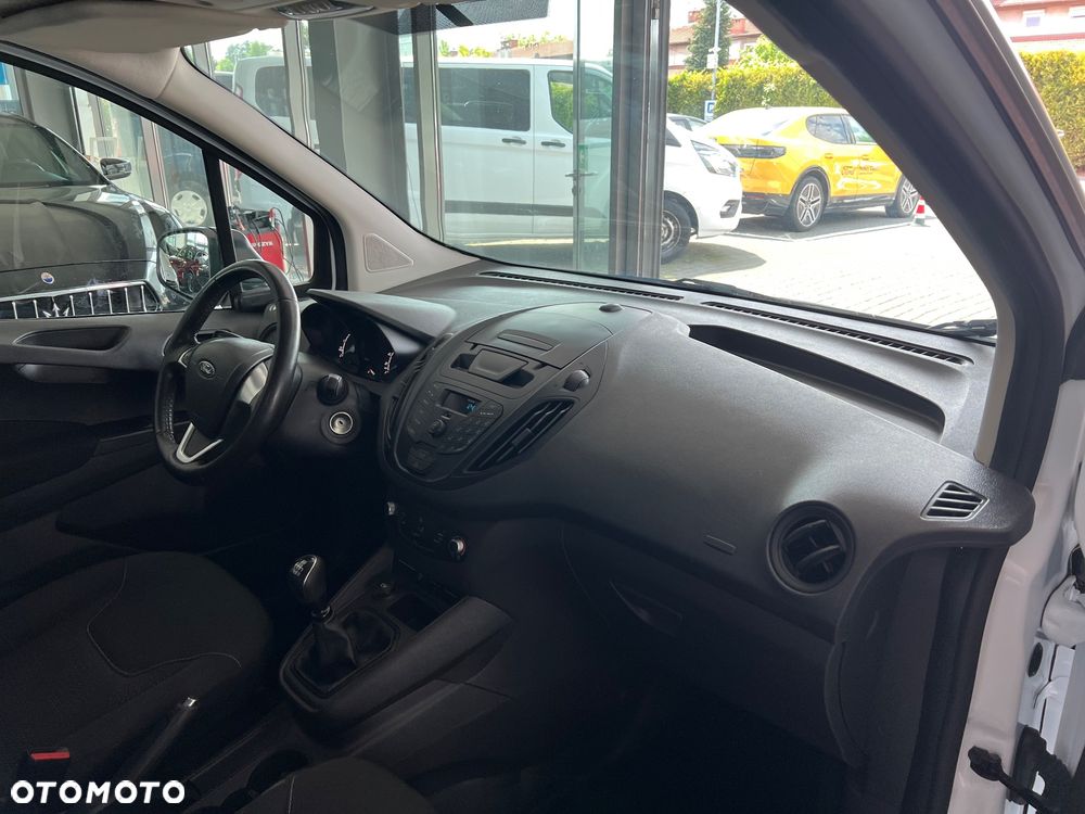 Ford Transit Courier - 29