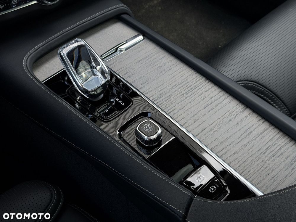 Volvo V90 Cross Country - 28