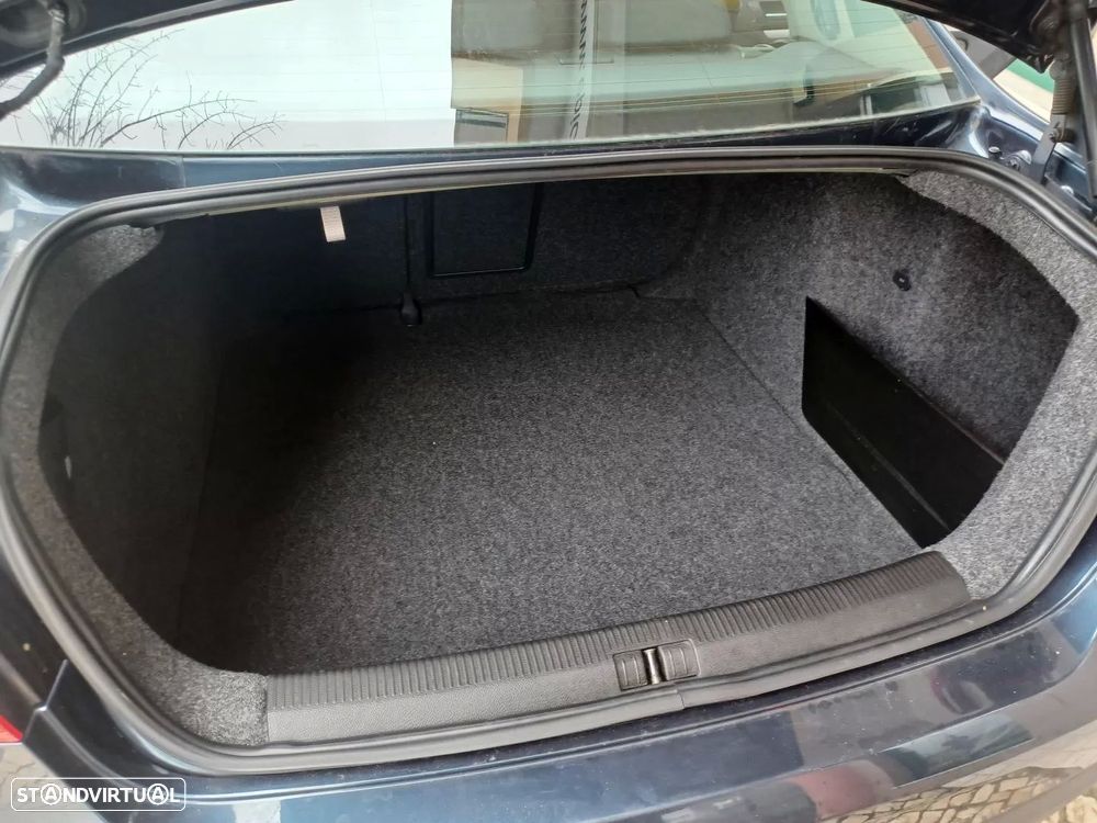 VW Jetta 1.9 TDi Confortine DSG - 13