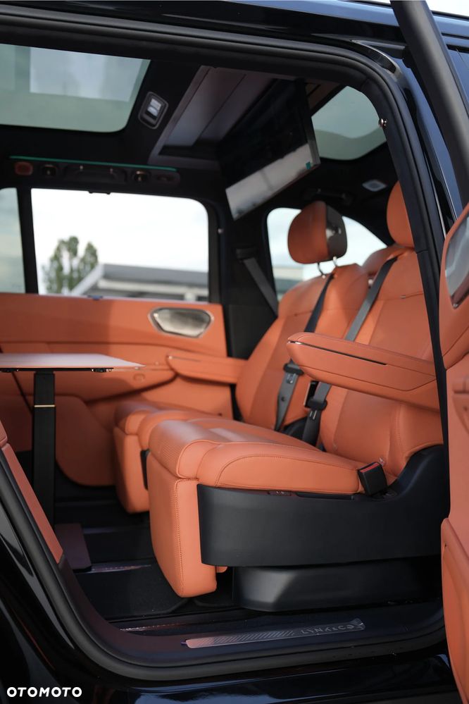 Lynk & Co 900 - 8