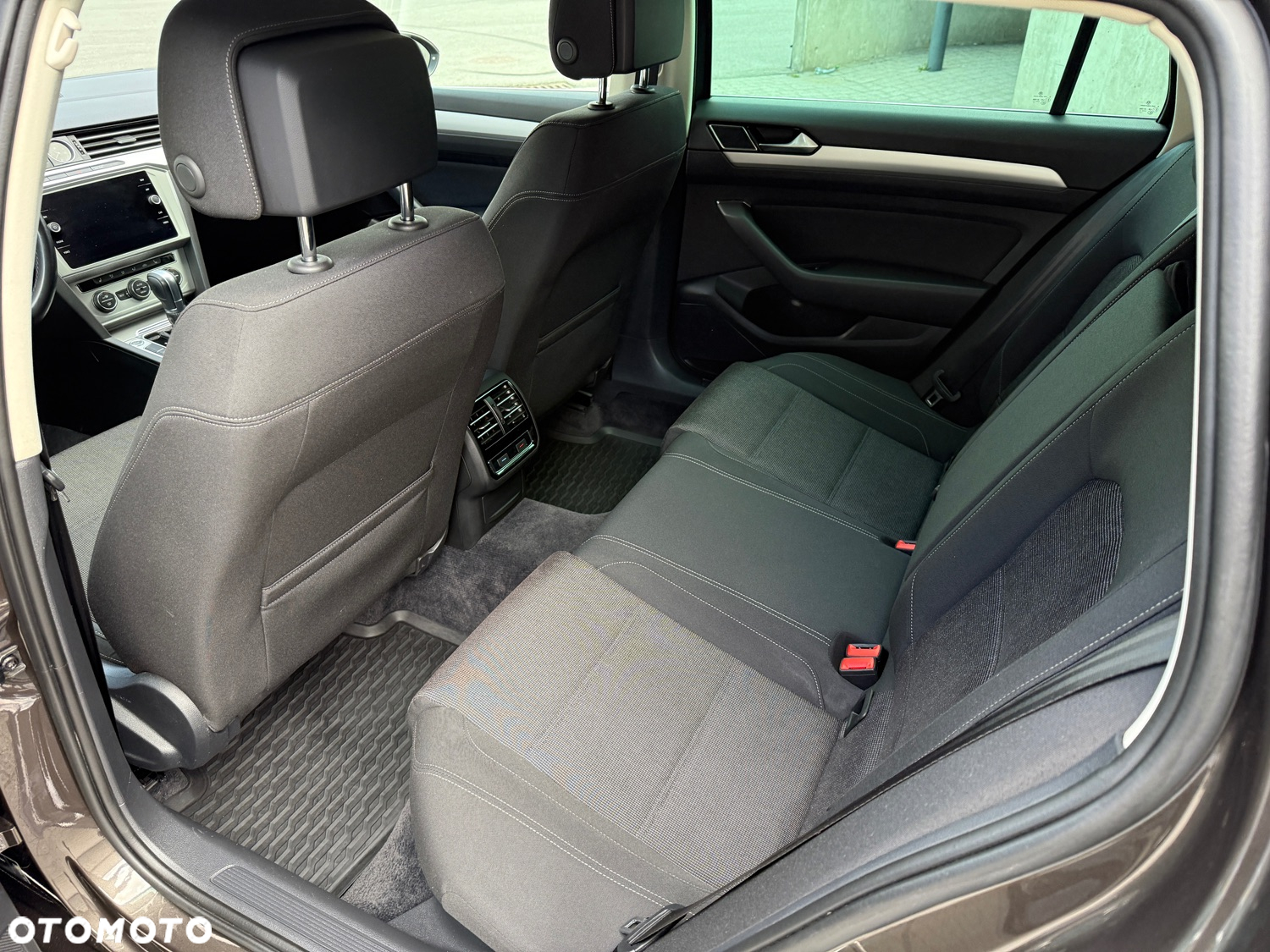 Volkswagen Passat Variant 2.0 TDI SCR DSG Comfortline - 23