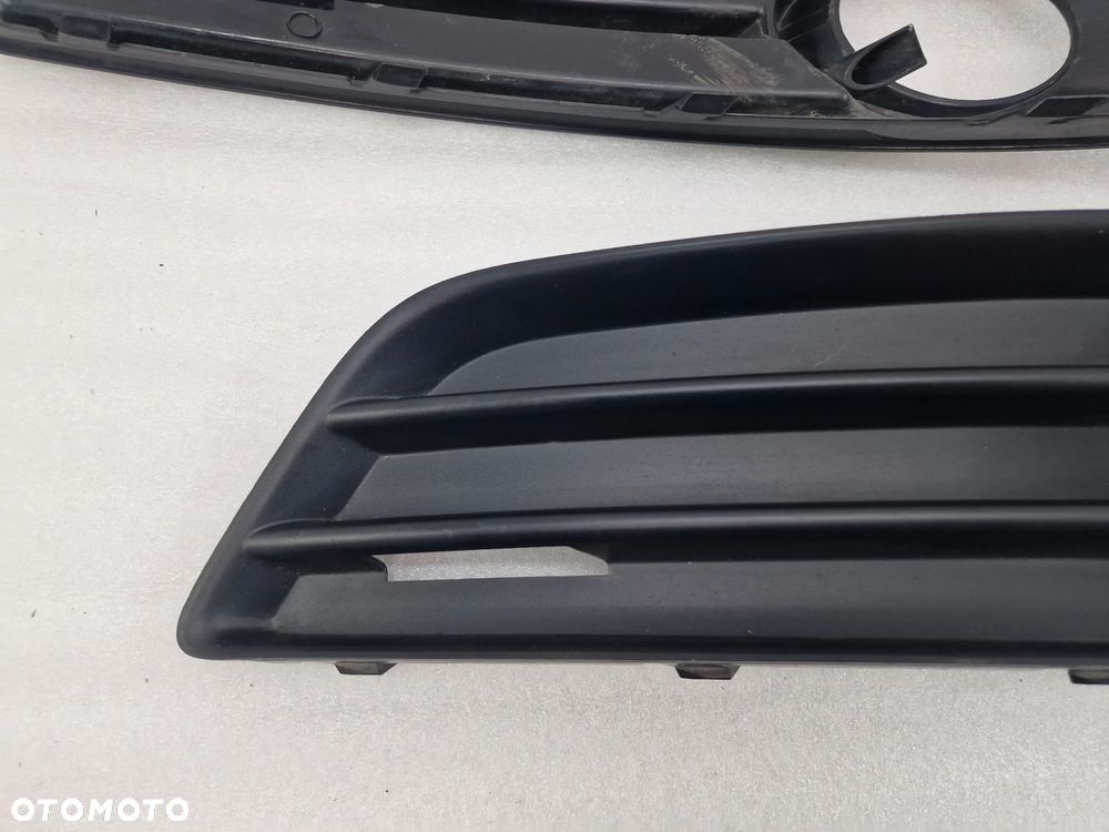 AUDI A3 8P0 LIFT 08- LEWA KRATKA BOCZNA ZDERZAKA PRZEDNIEGO PRZÓD , NR 8P0807681H , NR AUKCJI E/18 - 11