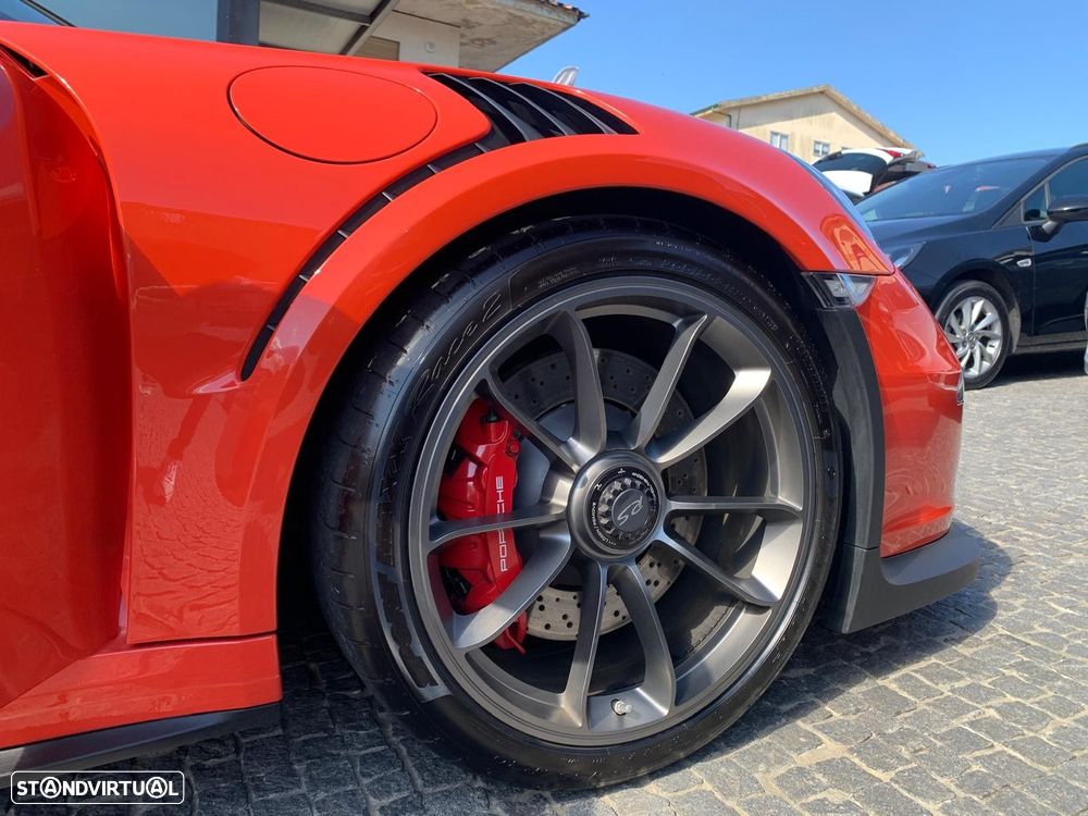 Porsche 911 Série F - 12